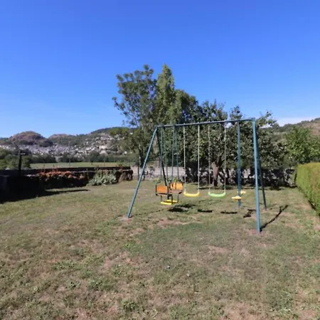Hébergement de vacances A La Ferme, Proche Murat - 3 Chambres, Jardin, Balcon, Tv, Cuisine Equipee, Proche Activites - Fr-1-742-118 *