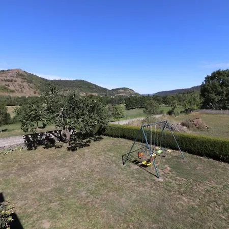 Hébergement de vacances A La Ferme, Proche Murat - 3 Chambres, Jardin, Balcon, Tv, Cuisine Equipee, Proche Activites - Fr-1-742-118 *